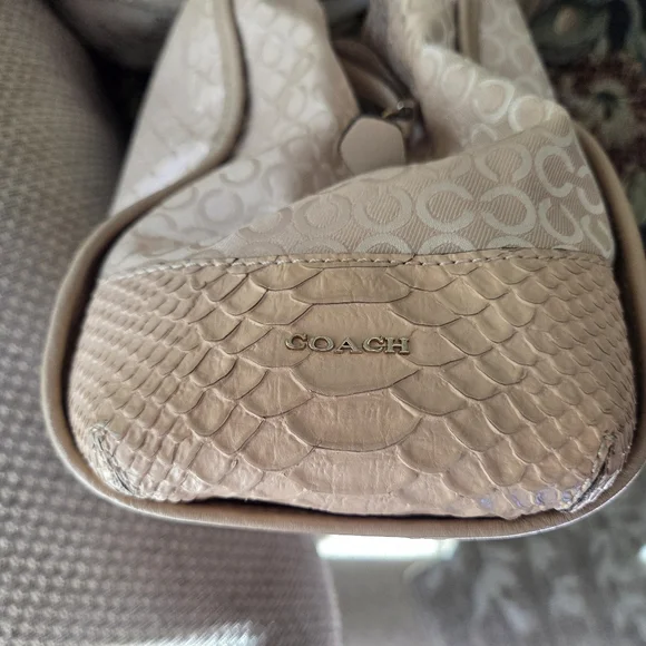 Vintage Coach Madison Phoebe OP Plearlescent Signature Jaquard Shoulder Bag - Picture 5 of 8